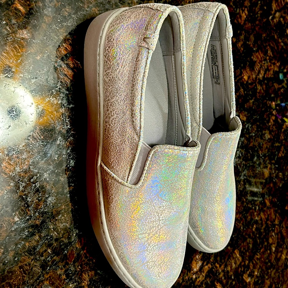 Vionic Avery metallic size 9.5 Like NEW!!
